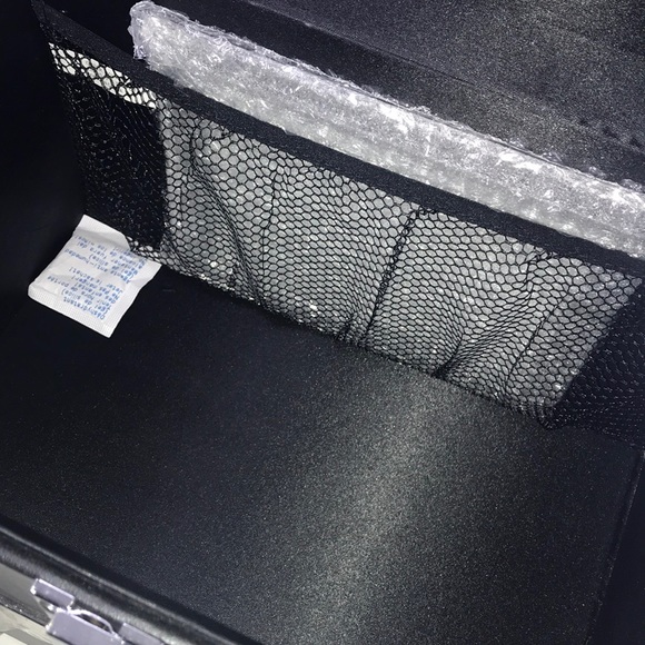 BeautiControl Black Makeup Box - Picture 4 of 6